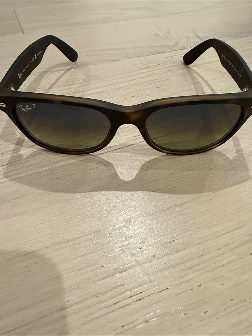 Ray-Ban New Wayfarer Polarized - Picture 2 of 5